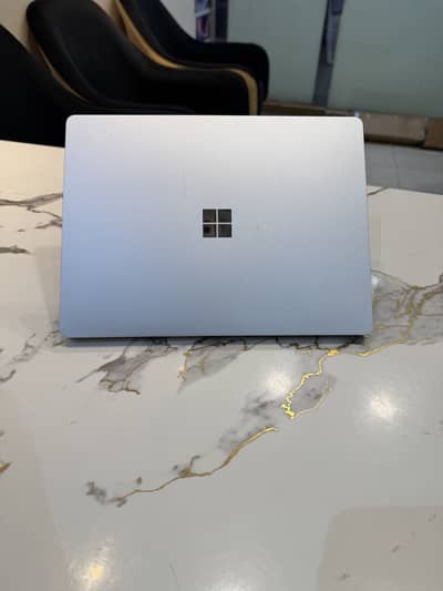 Surface laptop  go 2 i5.10Th Generation touch screen  retina display