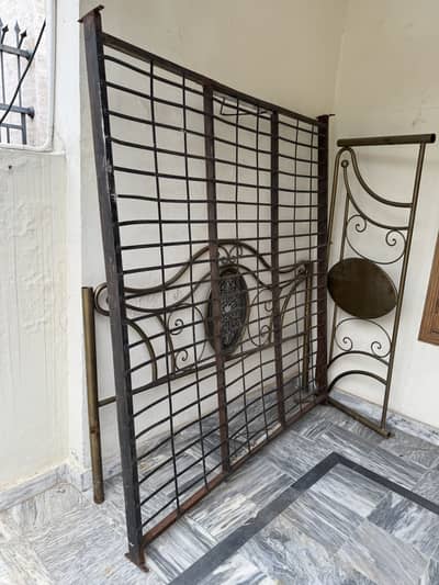 Iron rod bed