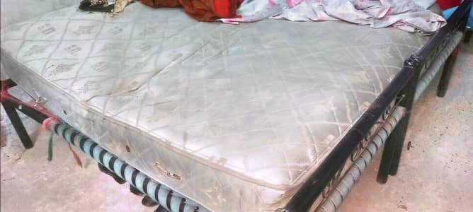 12" Mattress king size For Sale in Cheep Price Good Condition