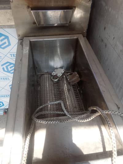 16 litter deep fryer.