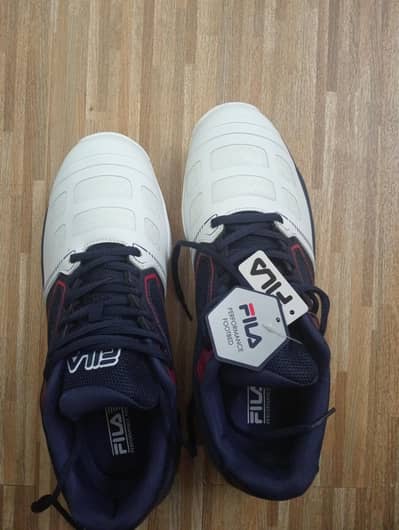 FILA tennis shoes all court