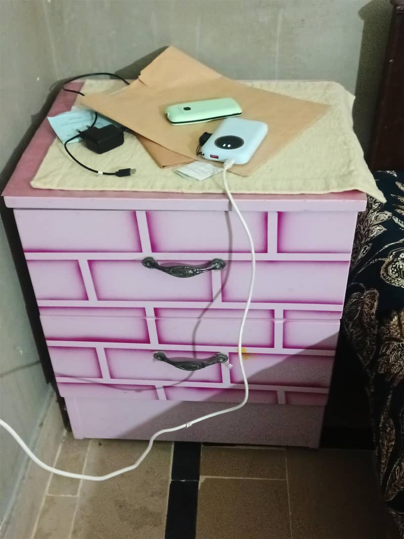 2 Side Tables with Dressing Table 1