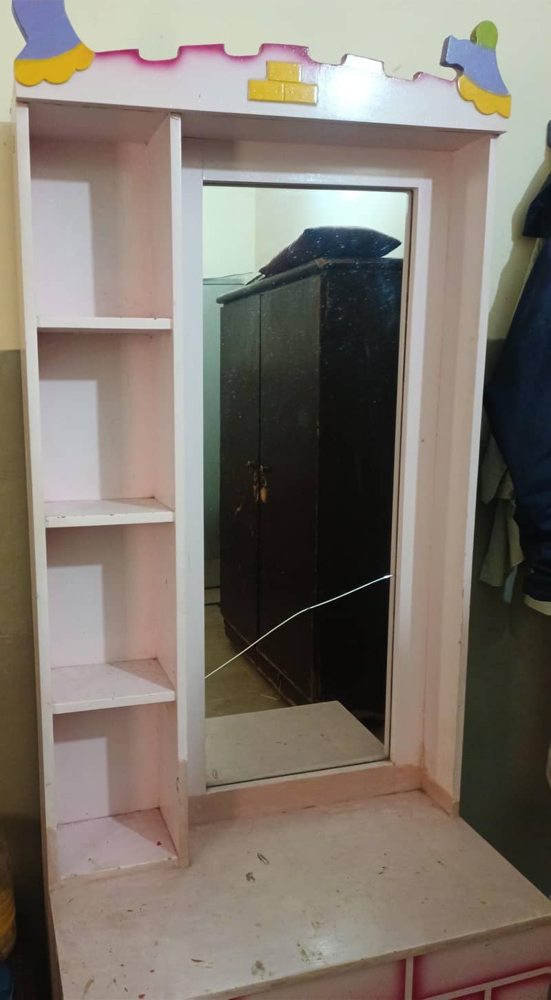 2 Side Tables with Dressing Table 3