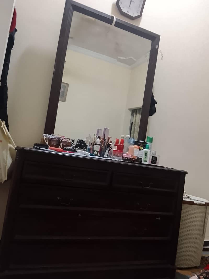Dressing Table 0