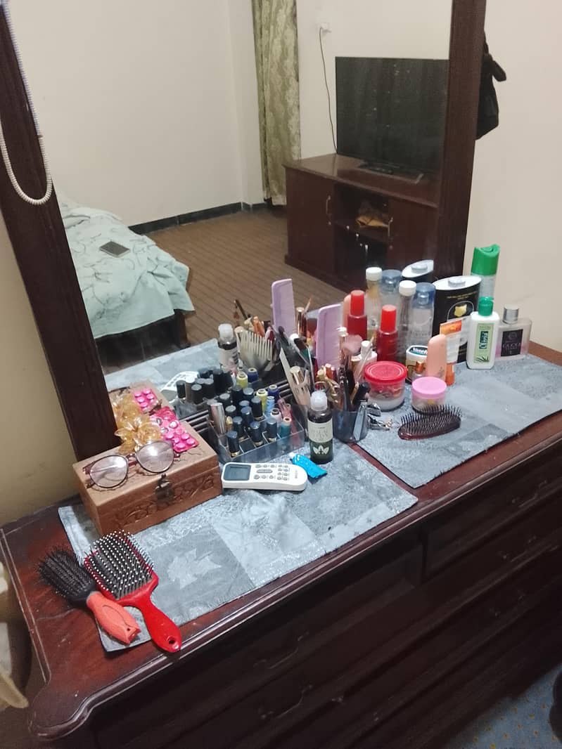 Dressing Table 4