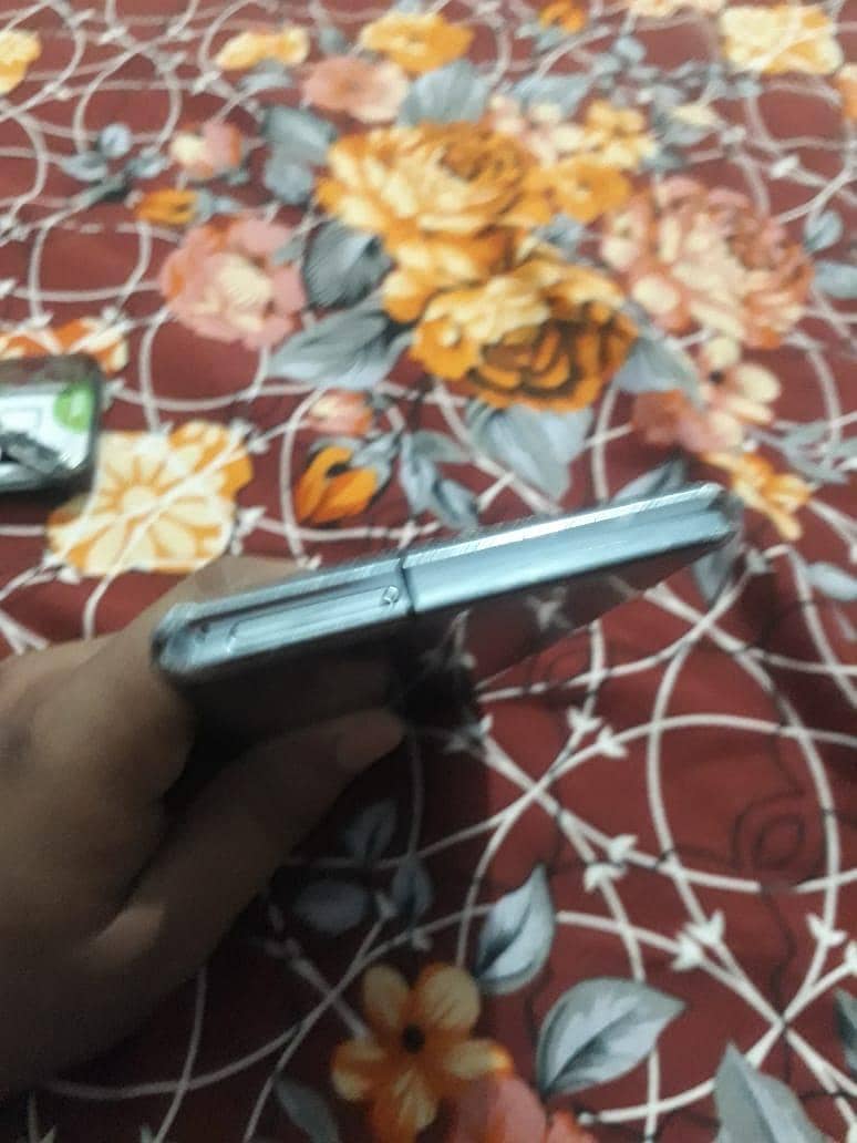 Sharp aquos r6 2