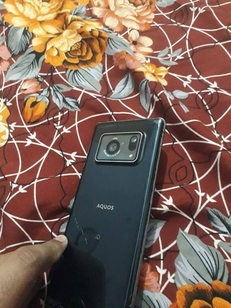 Sharp aquos r6 3