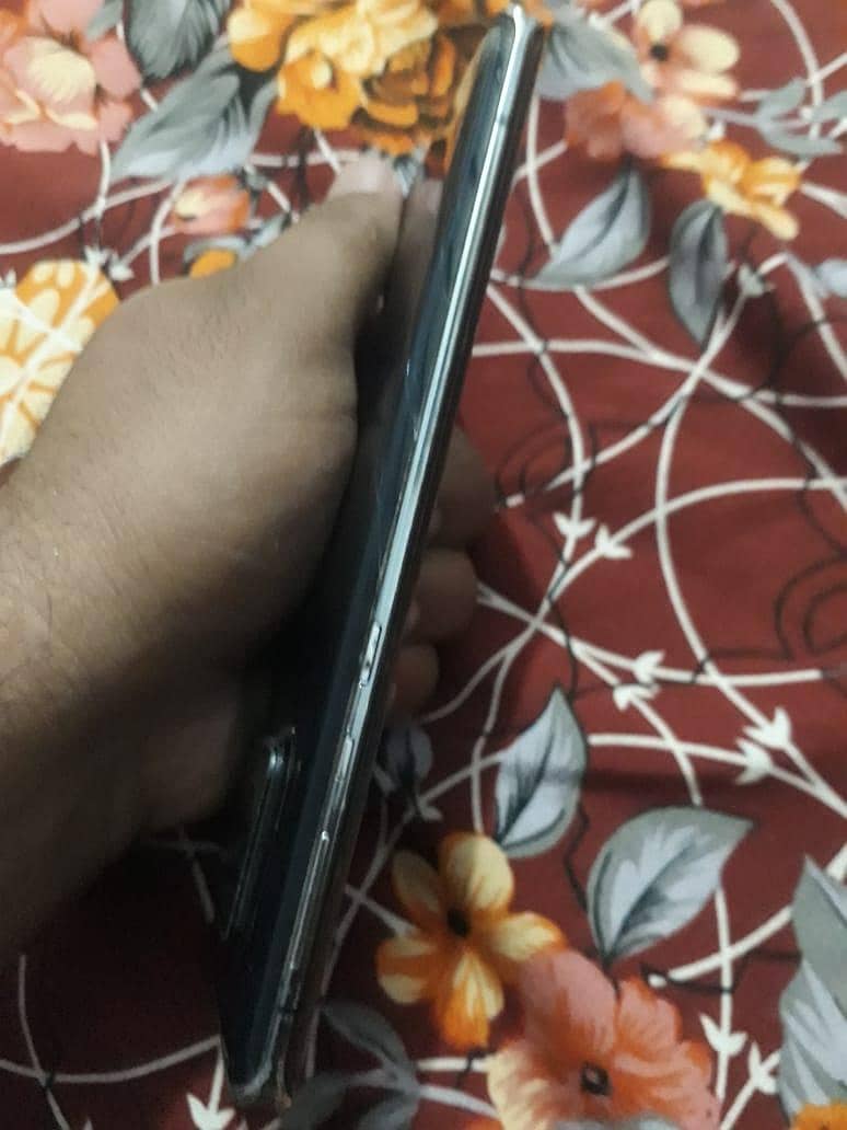 Sharp aquos r6 4
