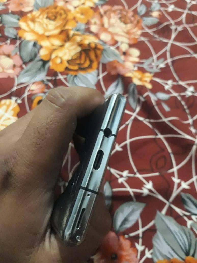 Sharp aquos r6 5