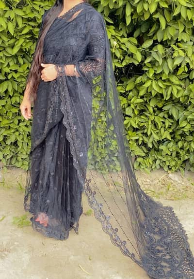 beautiful net sahri 2 hours used only no damage