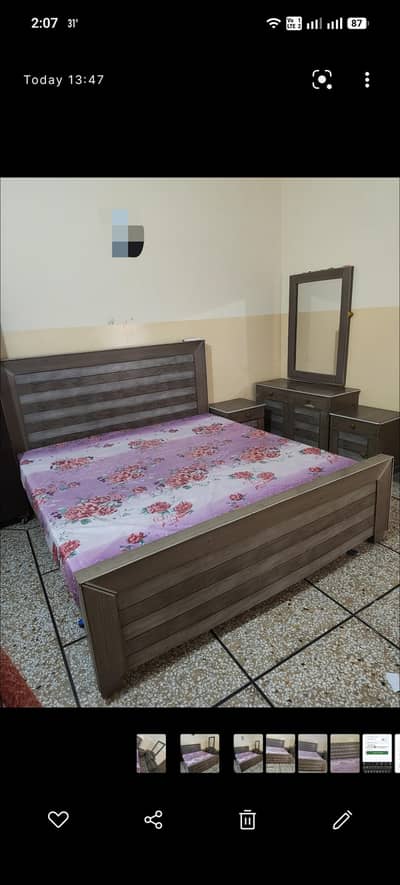 king bed with side tables + dressing tabel