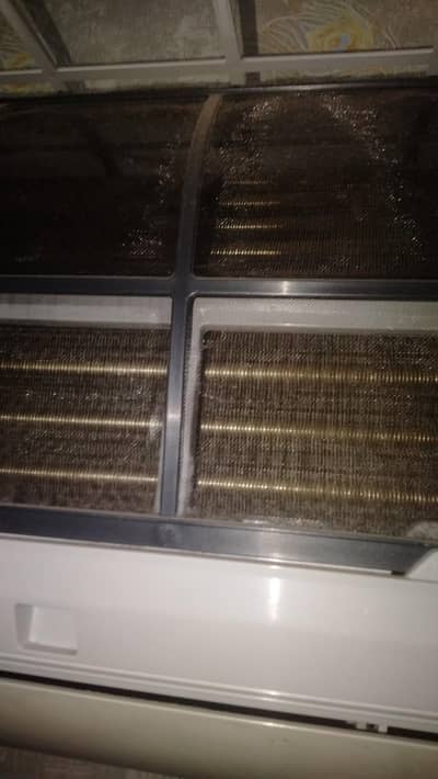 in very good condition a 1.5 ton DC inverter Haier is for sale