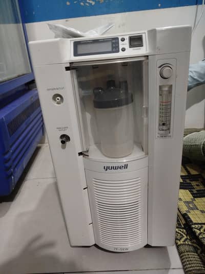 Yuwell Oxygen Concentrator 7F-5EW (5 Liters) - Excellent Condition