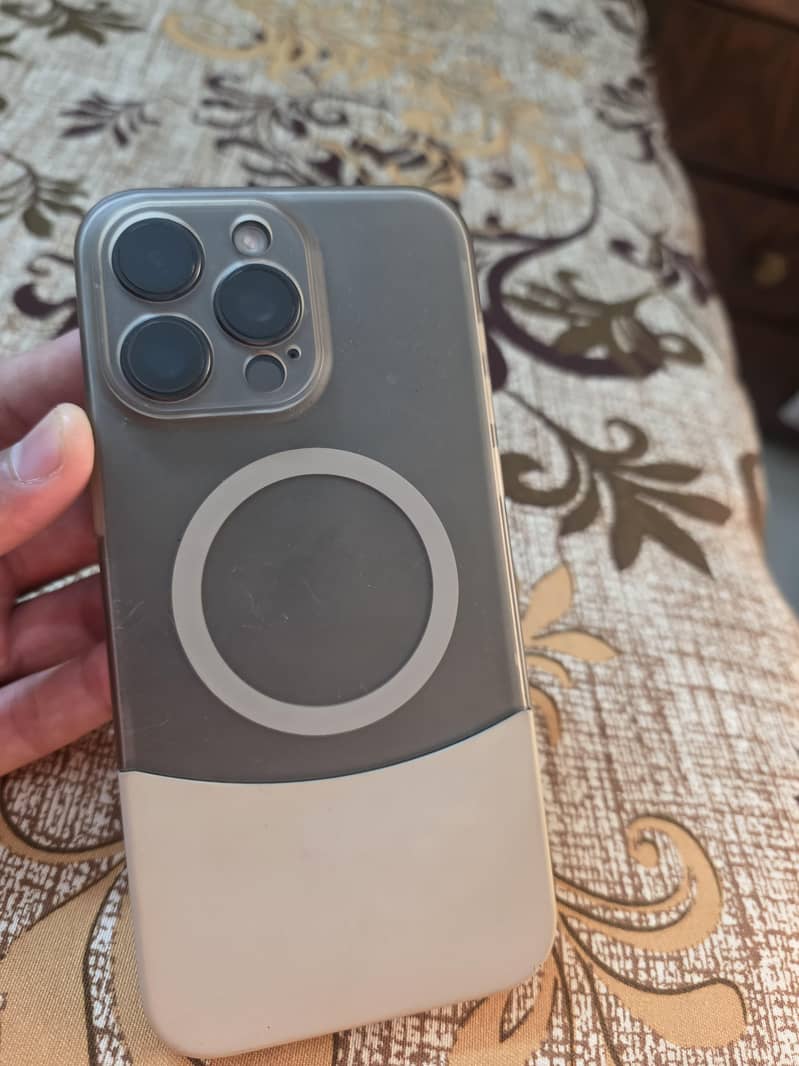 iPhone 15 Pro Max 1