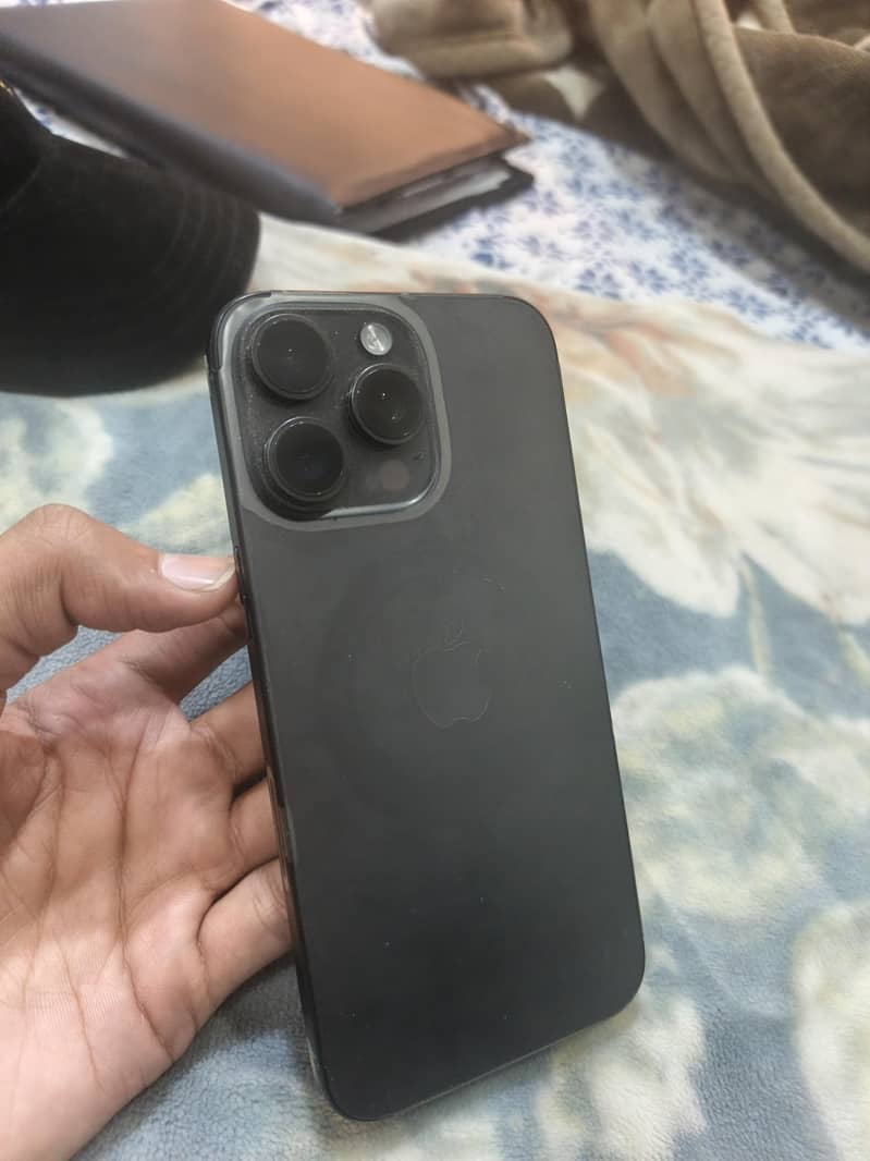 iPhone 15 Pro Max 2