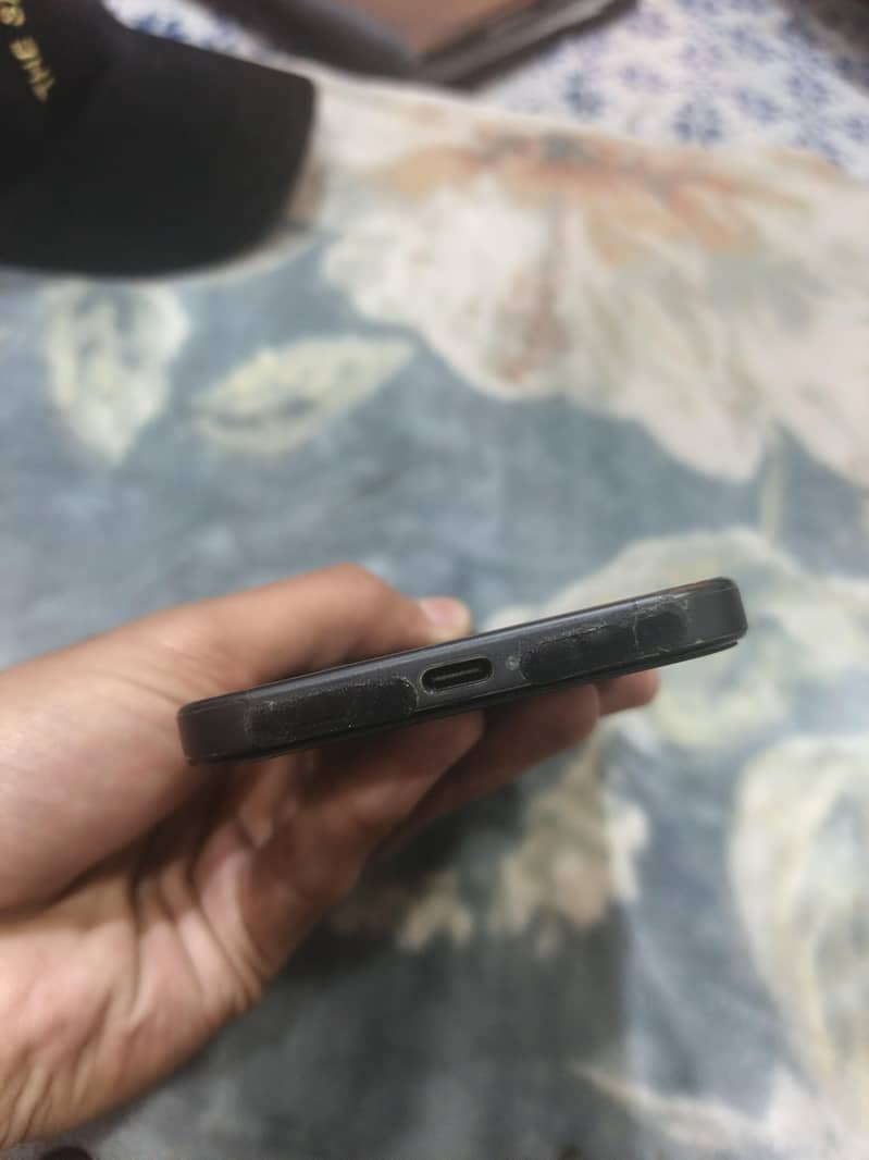 iPhone 15 Pro Max 3