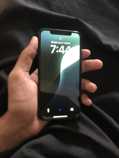 iPhone XS (With Box - Mint Condition)