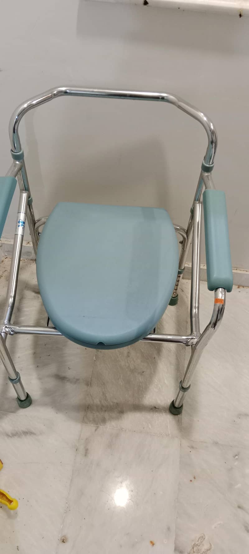 commod chair 3