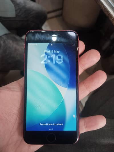 iphone SE 64 g or 128 g. b