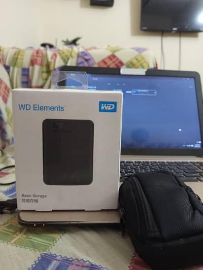 1TB Portable Hard Drive with Pouch and full of PC games and Softwares
