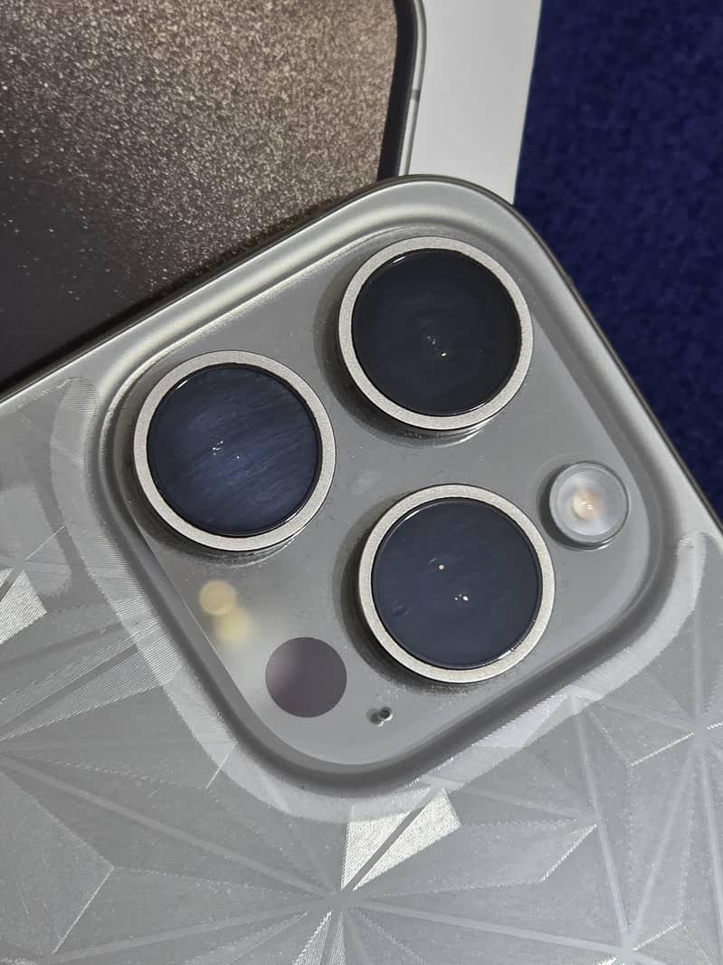 Iphone 15 pro max 4