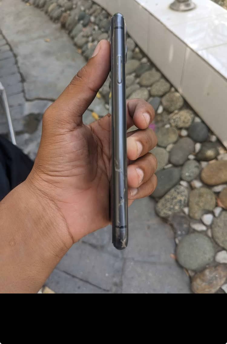 Apple iPhone 11 3