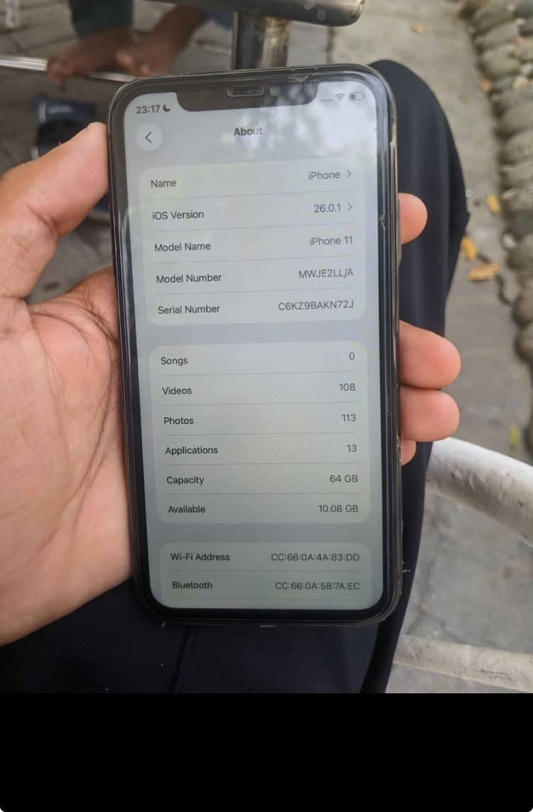 Apple iPhone 11 4