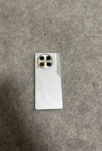 Tecno camon 30