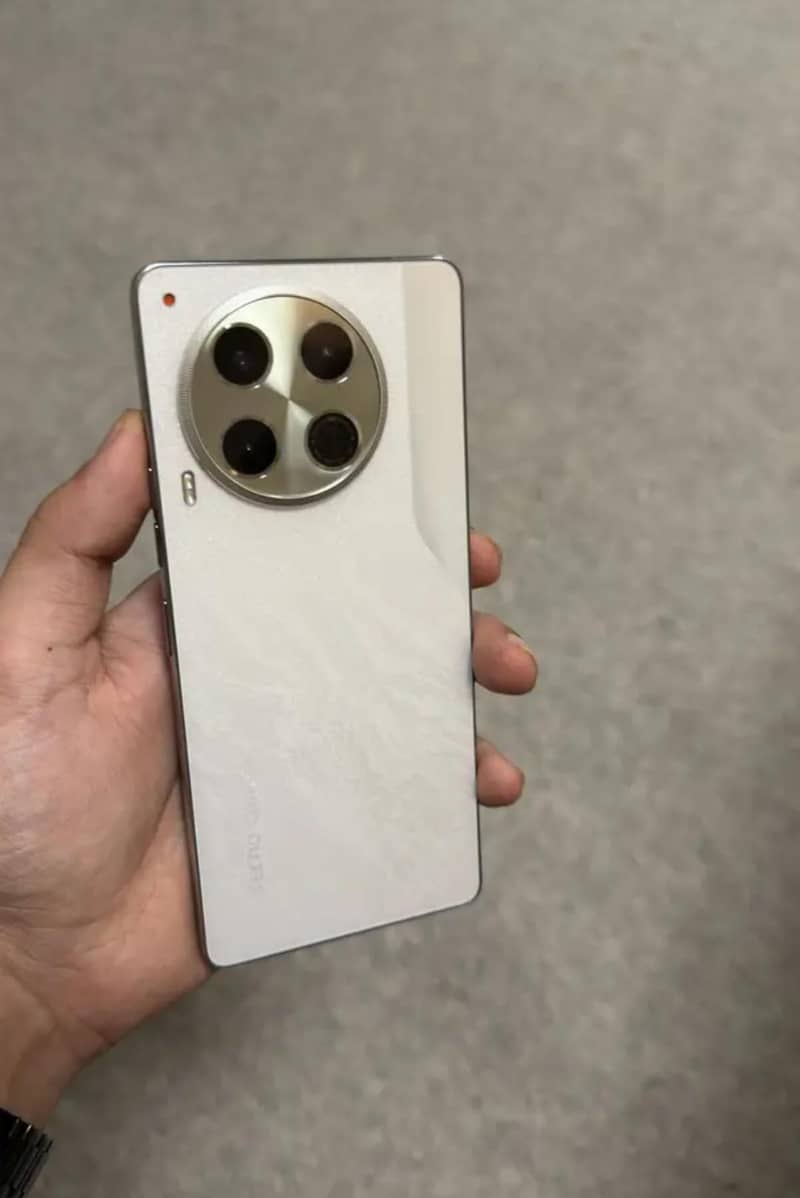 Tecno camon 30 2
