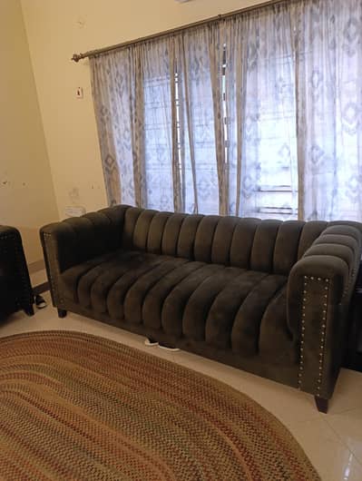 Elegant 5-Seater Sofa Set with 2 Puffies  – Classic Design