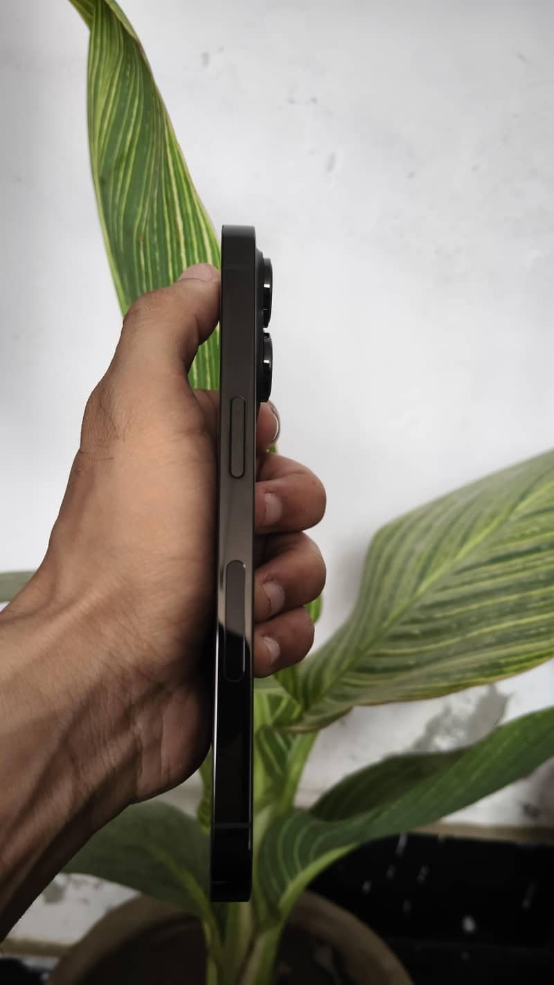 iPhone 14 pro 3