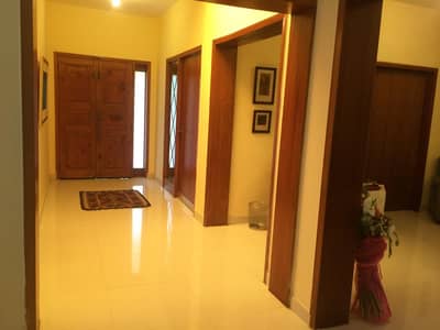 1 KANAL CORNER TOP LOCATION ASTONISHING DESIGN BUNGALOW FOR SALE IN DHA PHASE 1