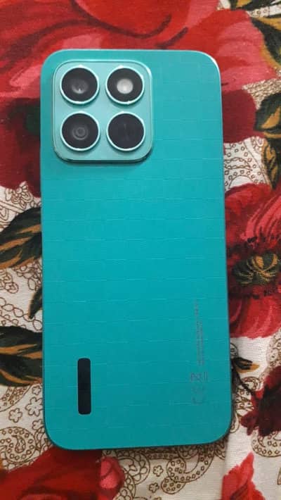 Honor x8c. . 8gb. . 512. . . . 10/10 camplet box and charjr  gaming phone