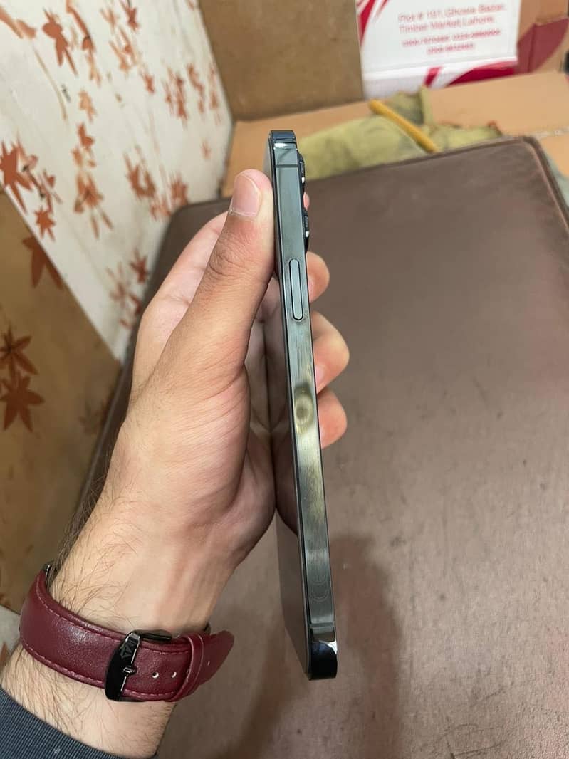 iPhone 12 Pro Max 1