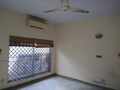 LUXURY HOUSE FOR RENT IN F-7