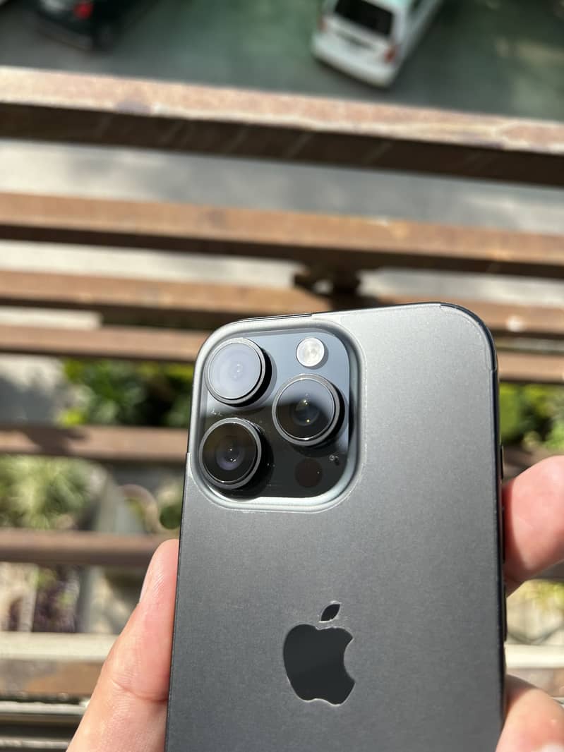 iphone 16 pro 1