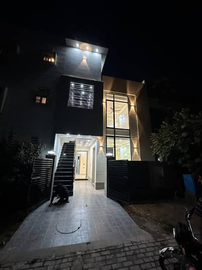 4.5 MARLA OWNER BUILD HOUSE AVAILABLE FOR SALE