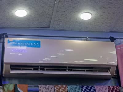 chlta hua ac he bhtreeen shop pr laga hua he a kr check bh kr skte ho