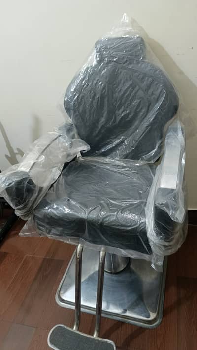 Beautiful New salon chair packed sale