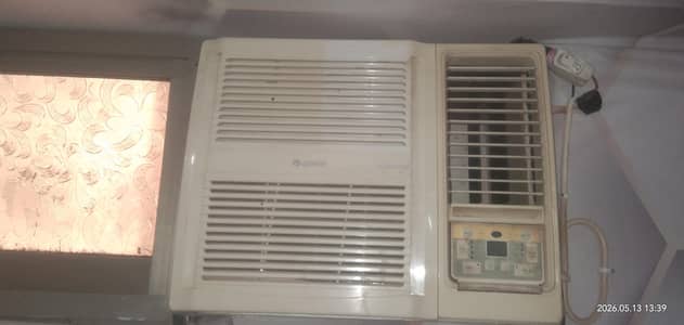 window Gree ac sell  0.75ton use cal 03453781197