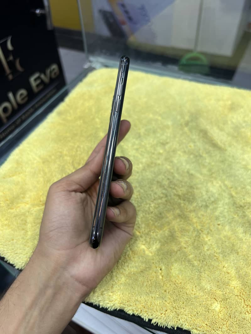 Iphone 11 pro max 1