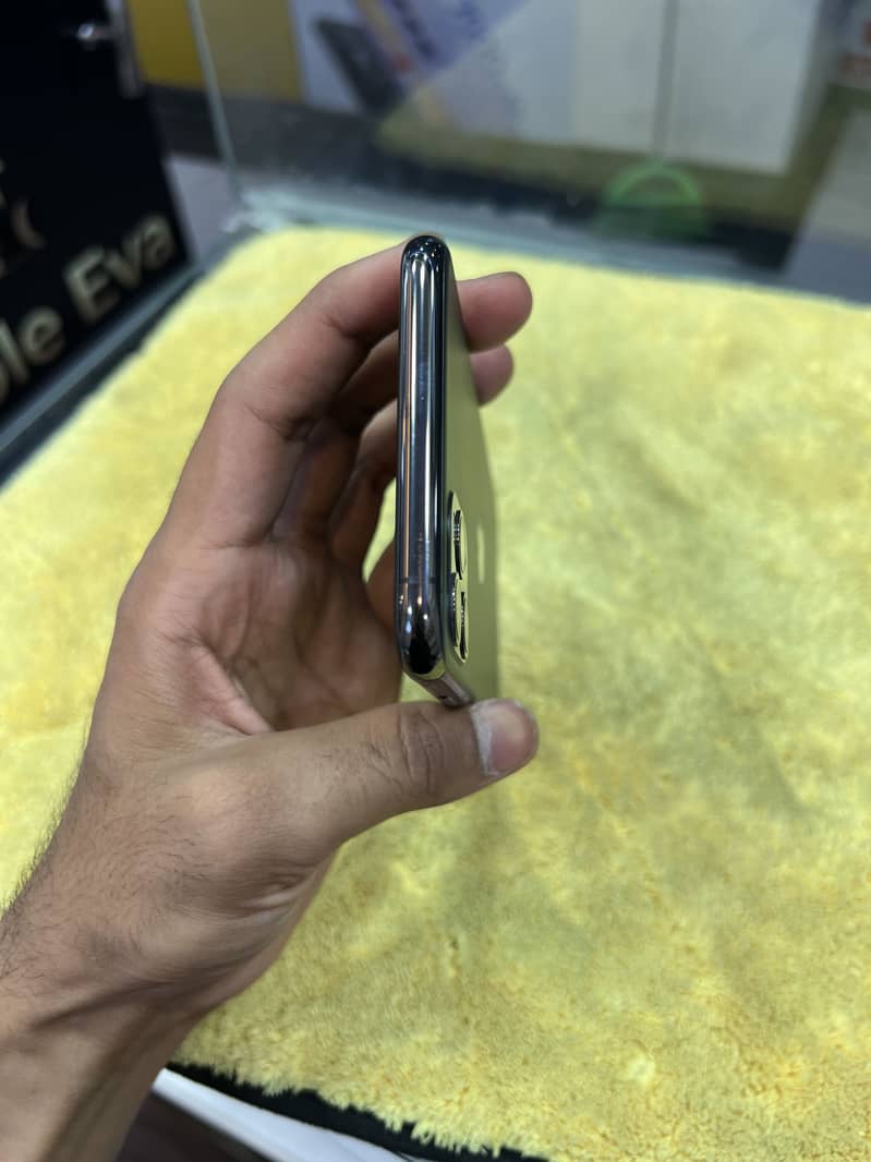 Iphone 11 pro max 2