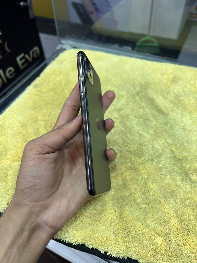 Iphone 11 pro max 4