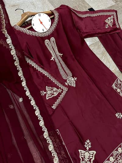 woman's dress 