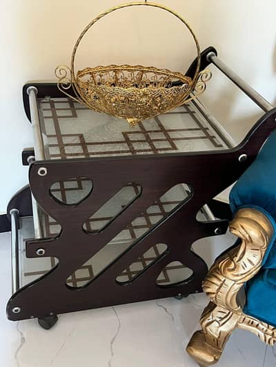 tea trolly in exelent condition