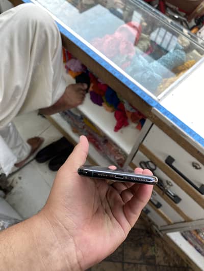 Iphone 11 pro max pta with box