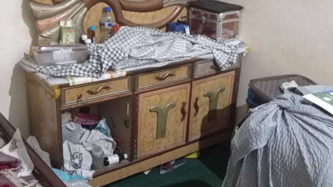 Bed and Dressing Table 6