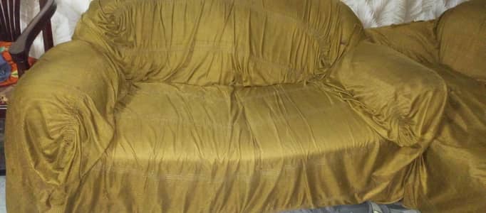 Sofa set 2 and 3 seater. in used condition  7/10