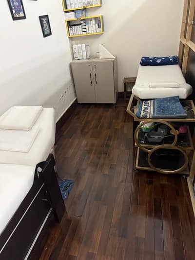Saloon chair /Manicure facial bed/ Designer saloon furniture/ saloon