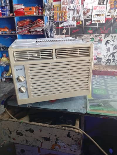 HALF TON AC GOOD CONDITION ENERGY SAVING